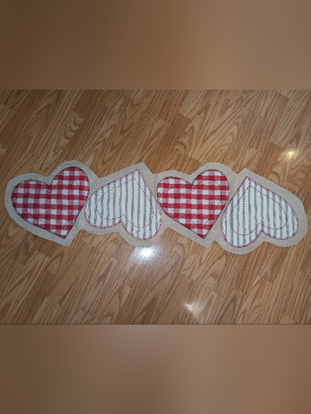 Cynthia Rowley Table Runner. Hearts